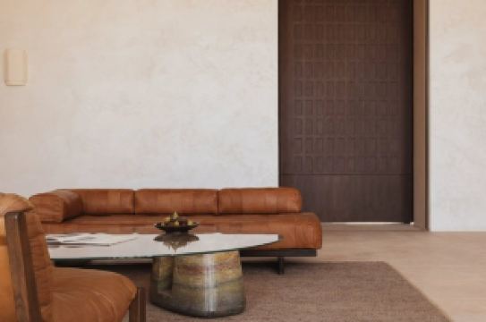 คอร์ฟู ประเทศกรีซ | พักที่โรงแรมริมหน้าผาแบบวาบิ-ซาบิ บนชายฝั่งทะเลอีเจียน – สวยงามจนน่าทึ่ง!