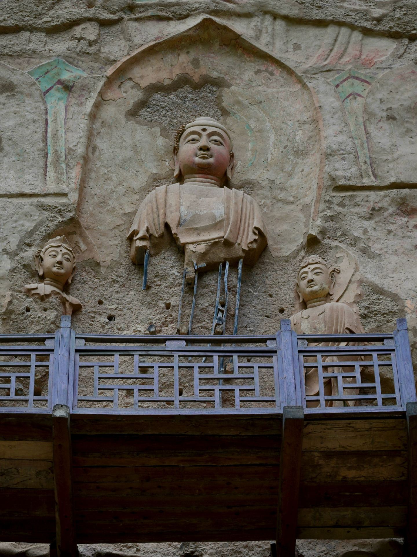 Check in at Wushan Millennium Cliffside Grottoes in Tianshui this May Day for a super healing experience