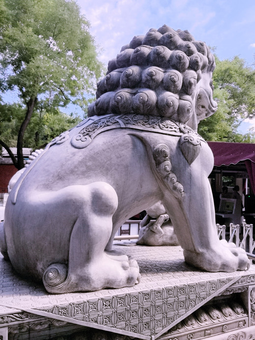 北京景山公園東門に隠れたフォトスポット、清代の石獅子が最高すぎる