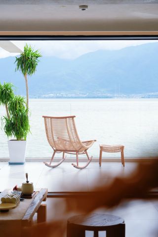 波打ち際に眠り、手を伸ばせば洱海の息吹に触れられる——古古美美・ザクロ