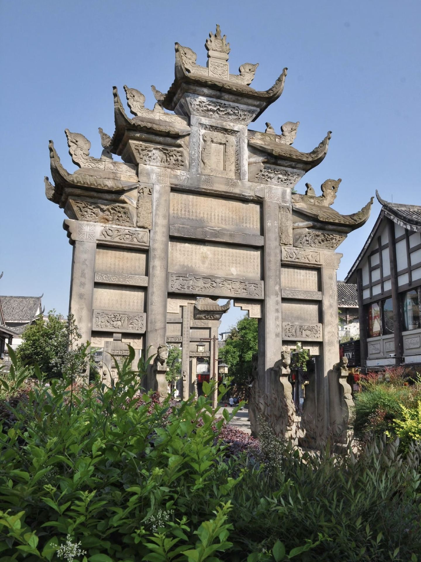 Neijiang's hidden national heritage site! The 17 Ming and Qing dynasty stone archways are breathtaking