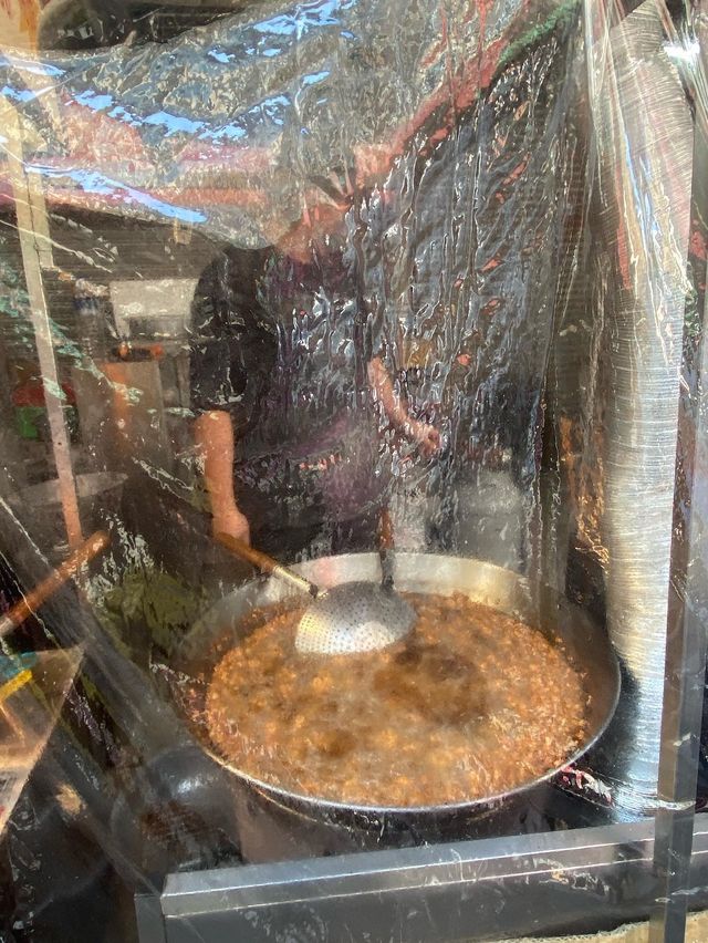 ［台南/中西區］ 吳記阿聖排骨酥國華店｜國華街美食 調味不錯 但可惜有骨頭🦴 