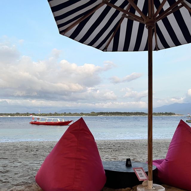 파도 소리 안주삼아 저녁먹기 길리섬 메인스트리트 비치🏖️ 