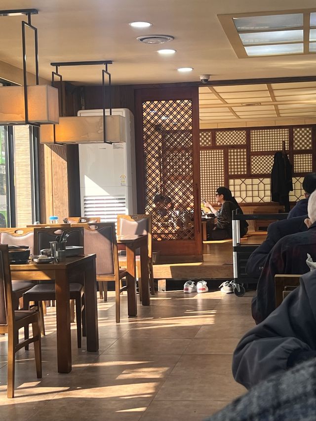 韓国/ソウル【弘大】弘大で朝ごはんを食べるならこちら💁‍♀️ソルロンタンのお店