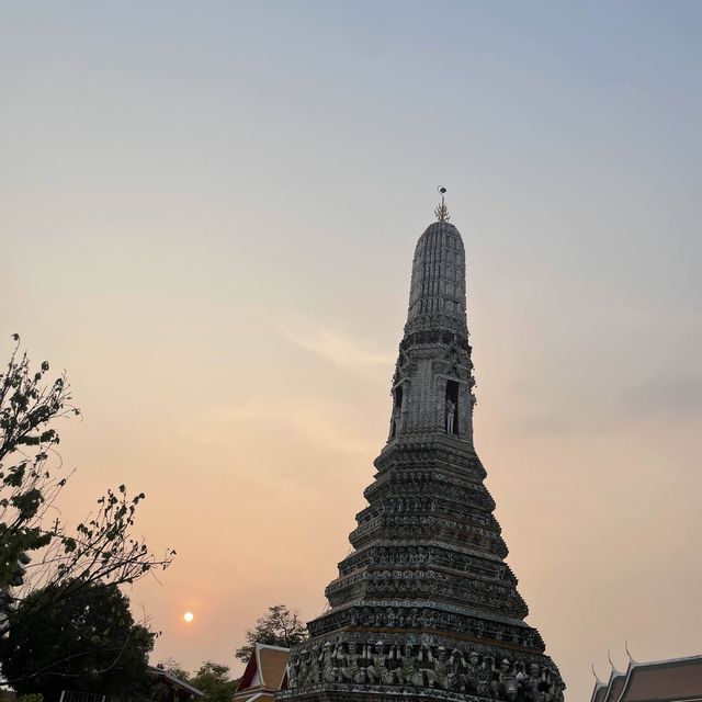 Beautiful sunset with amazing temple views 