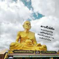 นอนบ้านริมน้ำ พายเรือคายัค สักการะหลวงพ่อทวดกัน