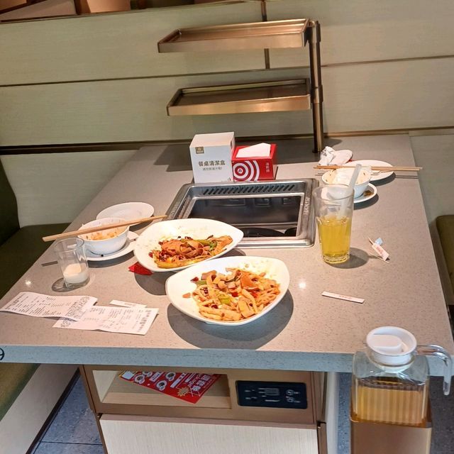 絕美窗邊包廂位！羊肉，豬腦，巴沙魚，手拉麵，美味海底撈！