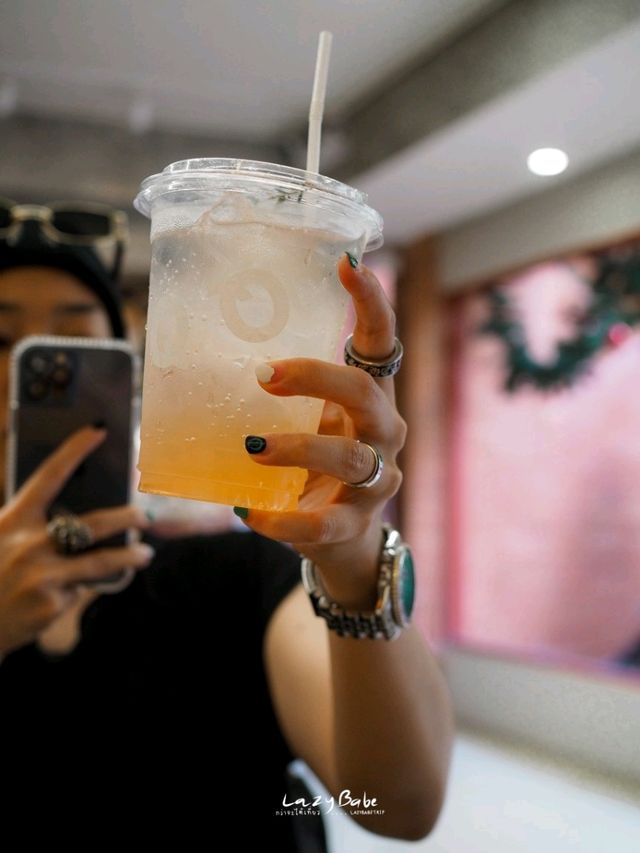 Qottontale คาเฟ่อิฐส้ม ย่านเพลินจิต ถ่ายรูปเก๋มาก