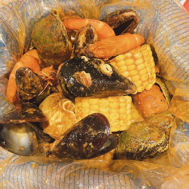 《灣仔特色船艙嘆shark shark 海鮮袋🦐》