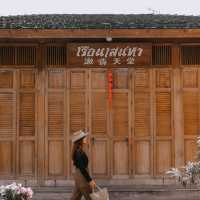 ที่พักริมน้ำ สระว่ายน้ำส่วนกลางสวย