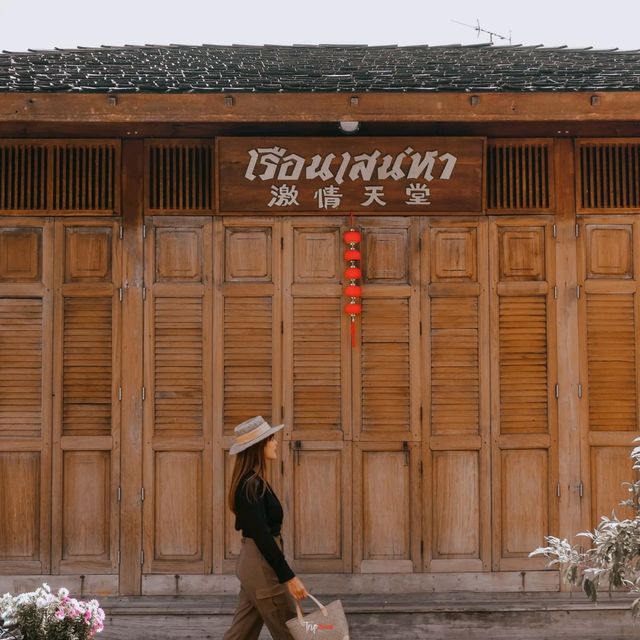 ที่พักริมน้ำ สระว่ายน้ำส่วนกลางสวย