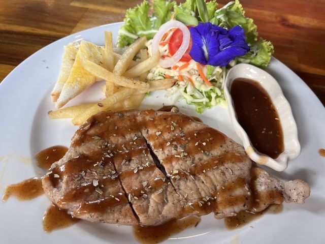 Nad-Cha Cafe and Restaurant