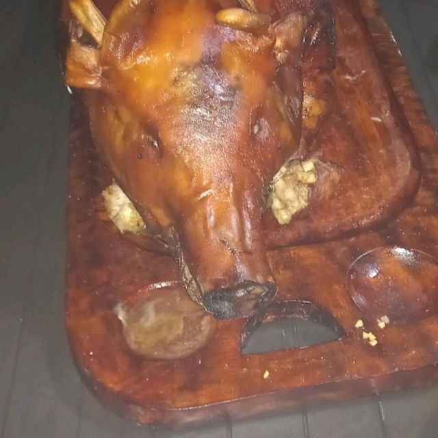 레촌(Lechon) - 통돼지구이