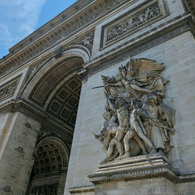 STUNNING MONUMENT IN PARIS!