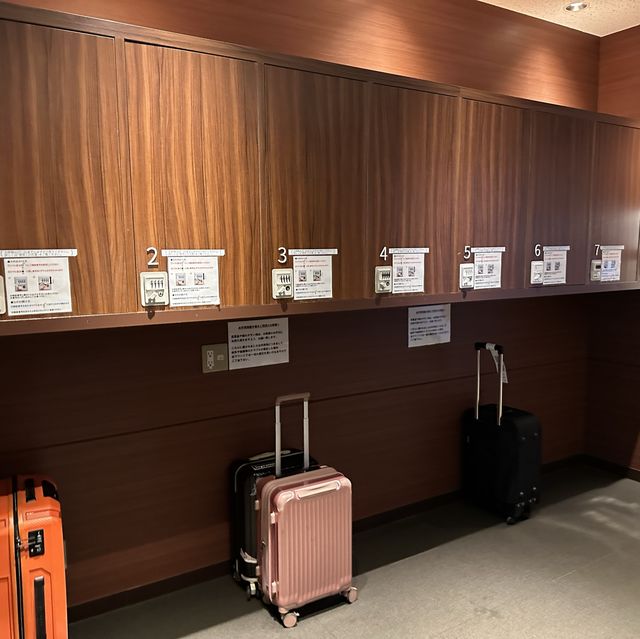 新千歳空港。目の前に滑走路が広がる空港ラウンジ『新千歳空港 スーパーラウンジ』