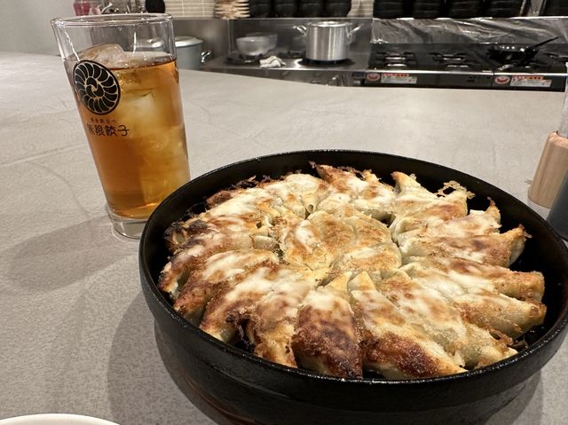 福岡・川端通商店街。60分ひとくち餃子を無限に食べられるお店『博多鉄なべ 無限餃子 中洲川端』