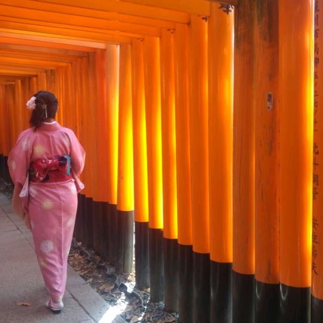 京都景點推薦，探索重重結界，一訪伏見稻荷。