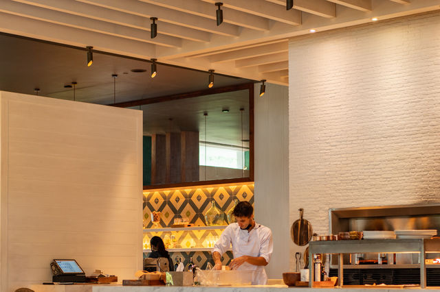 Red Sauce ห้องอาหารหรู ที่ Rosewood Phuket