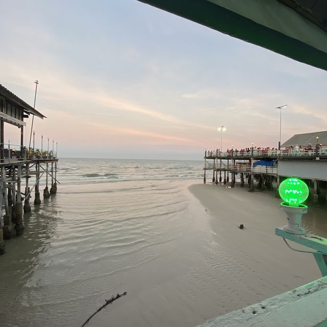 ร้านฟ้ามุ่ย อาหารซีฟู้ดรสจัดจ้านริมทะเล 🌊
