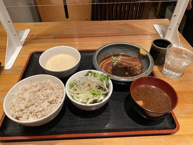 名古屋・栄。名古屋の美味しい定食ととろろの組み合わせ『肉料理・点心 泰山』
