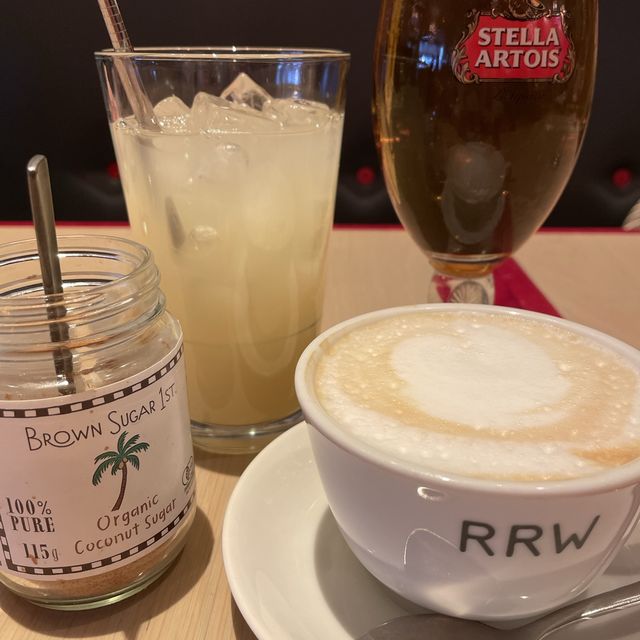 スカイツリーの下でゆっくりお茶を飲む