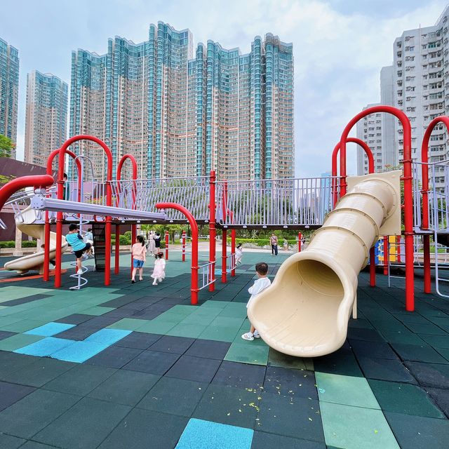 奧海城二期商場平台外嘅奧海公園