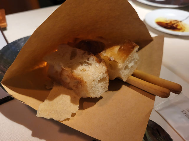 飽覽維港醉人美景下的海鮮盛宴