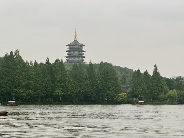 Xi Hu Lake - กลางสายฝน 