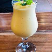來峇里島「十大必吃餐廳」之一，喝杯新鮮果汁冰沙，大杯爽快：Warung Mina Legian