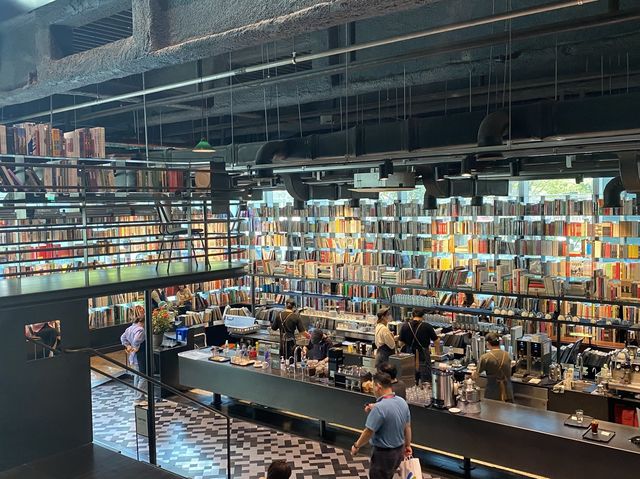 마치 거대한 도서관 느낌의 대형 감성카페, 테라로사 포스코센터점📚