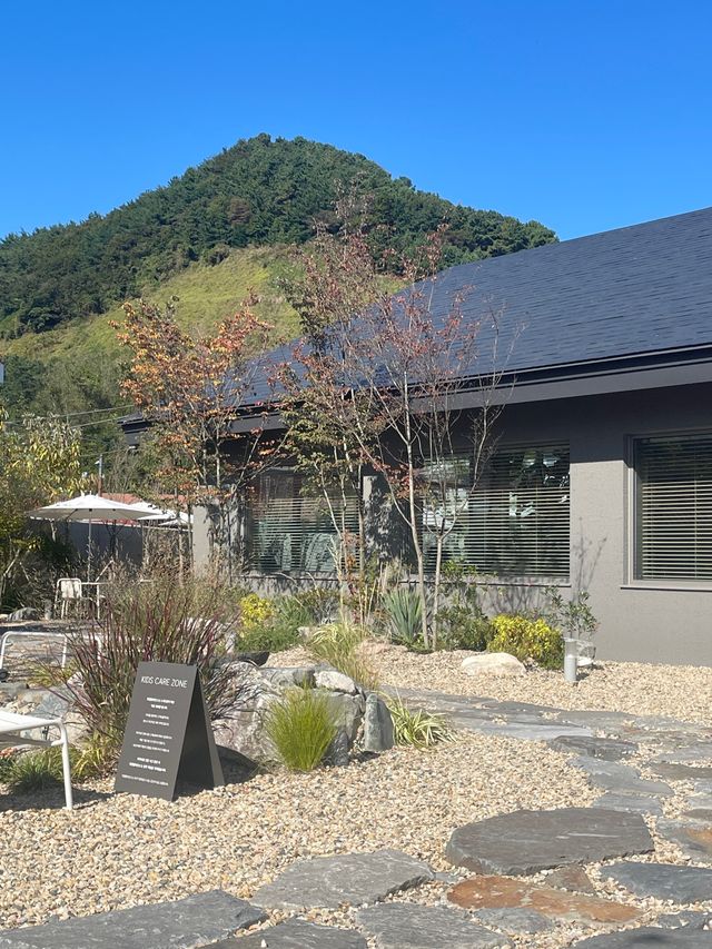가을을 물씬 느낄 수 있는 부산기장카페 마가진