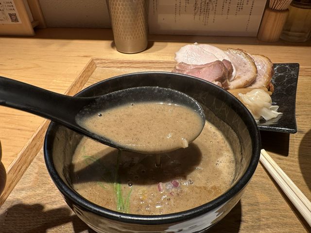 東京｜新橋人氣濃厚豚骨沾麵
