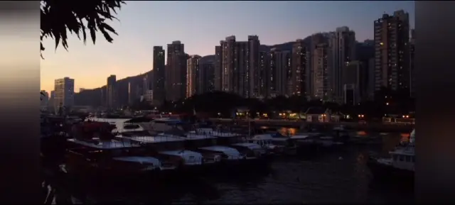 航拍:黃昏夜幕下之香港仔避風塘