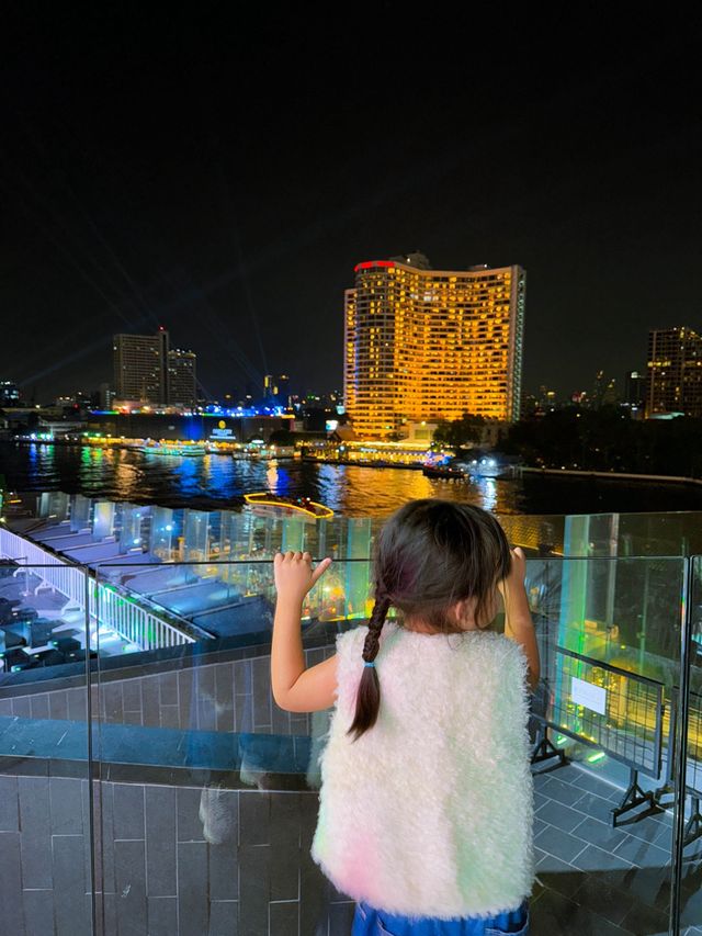 โมเม้นต์ Countdown 2024 at ICONSIAM