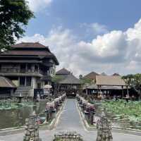 우붓 연꽃 궁전 구경하고 스타벅스 사먹기 : Ubud Water Palace