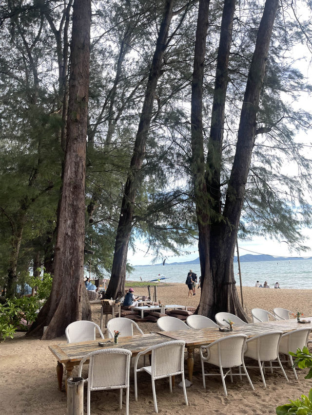 Trendy beach-view restaurant in Pattaya