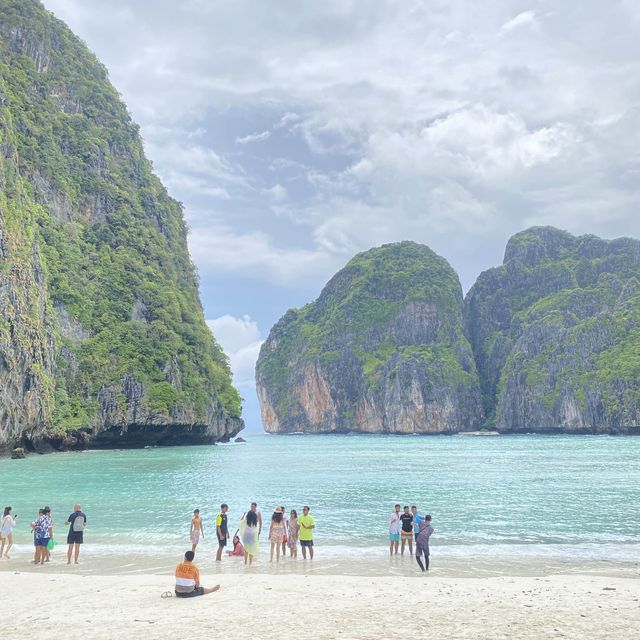 Maya bay , Phi phi islands
