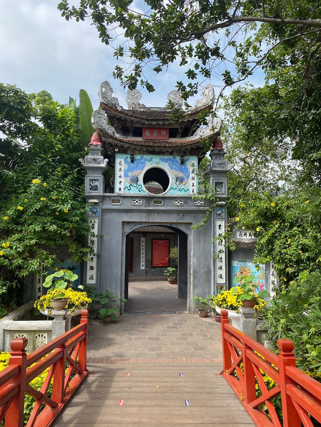 Ngoc Son Temple