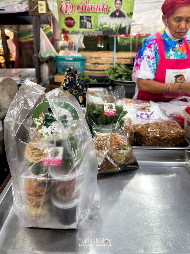 เดินเที่ยวหาของกินที่ตลาดน้ำบางน้ำผึ้ง
