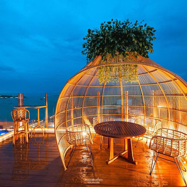 Virgin Rooftop Pattaya ร้านอาหารสไตล์บีชบาร์