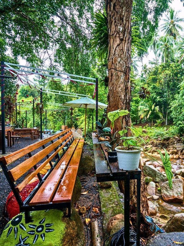☕️ นั่งชิลริมน้ำตก The Waterfall Farm Cafe