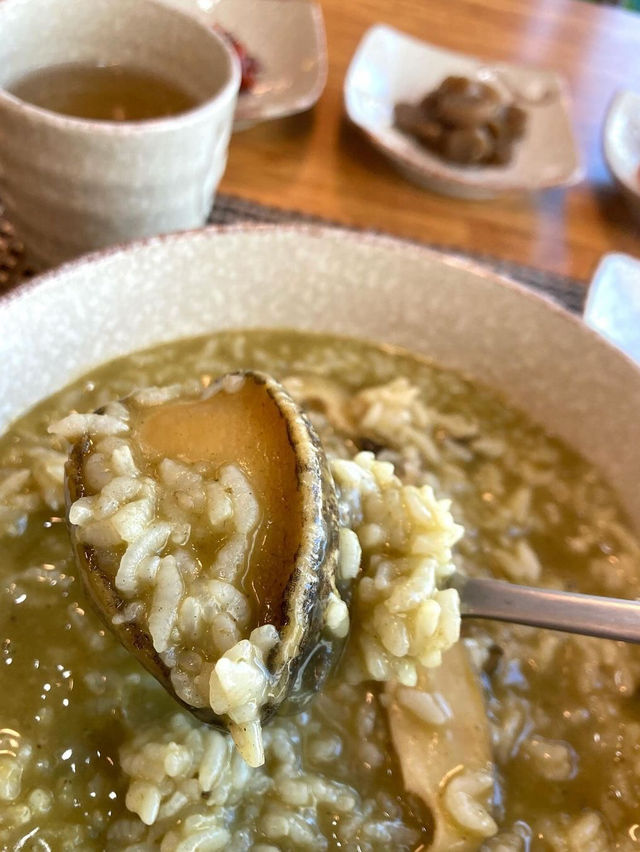 ソウル《江南》贅沢!! 栄養たっぷり莞島産のあわび粥