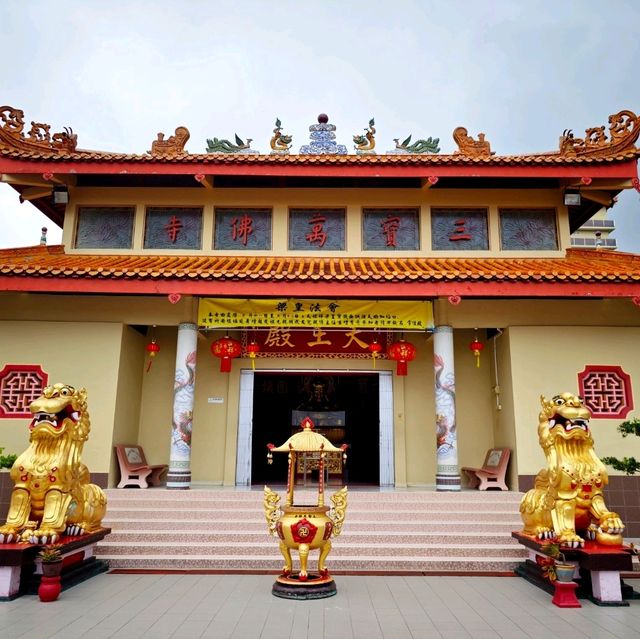 Exploring Sam Poh Temple at Brinchang