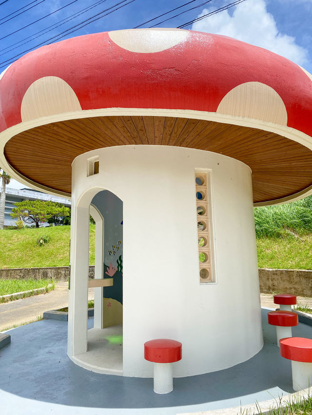 【沖縄】名護 国道58号線沿いに現れる👀キノコ型バス停🍄可愛い待合所