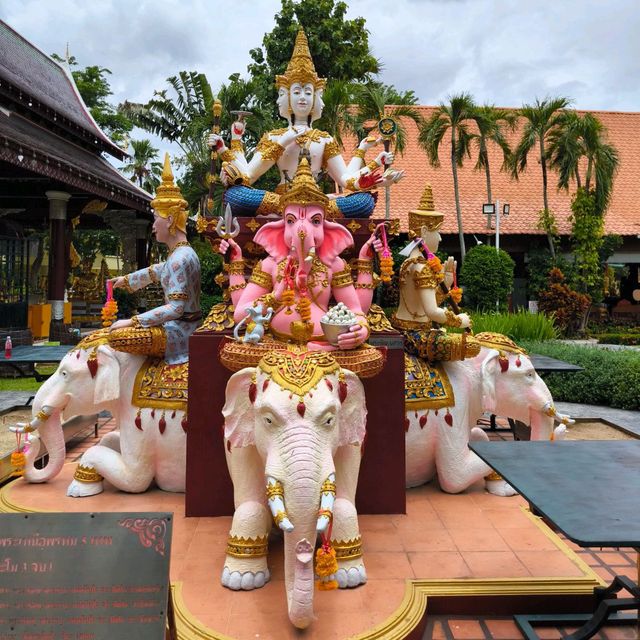 วัดศรีดอนมูล วัดสวยที่คนมามูเยอะ
