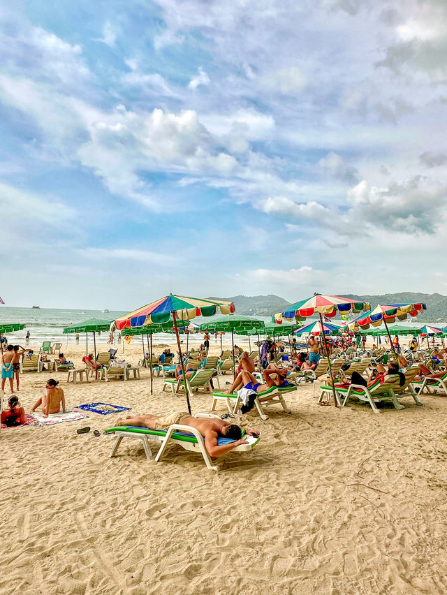 Phuket’s Beachside Delight  🌊☀️