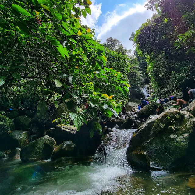 🇲🇾 Lepoh Waterfall: Your Next Adventure Awaits in the Wild