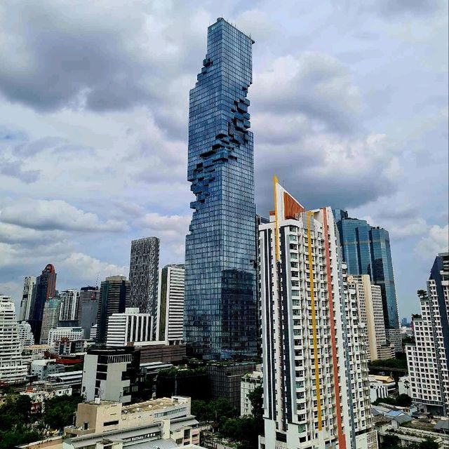 FURAMA SILOM โรงแรมใจกลางเมือง ห้องพักกว้างขวาง