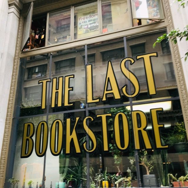 la 뜻밖의 포토존 , 더 라스트 북스토어(the LAST BOOKSTORE) 📚