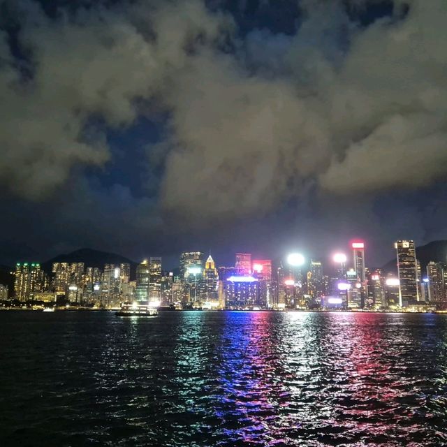 百萬夜景就在香江維多利亞港